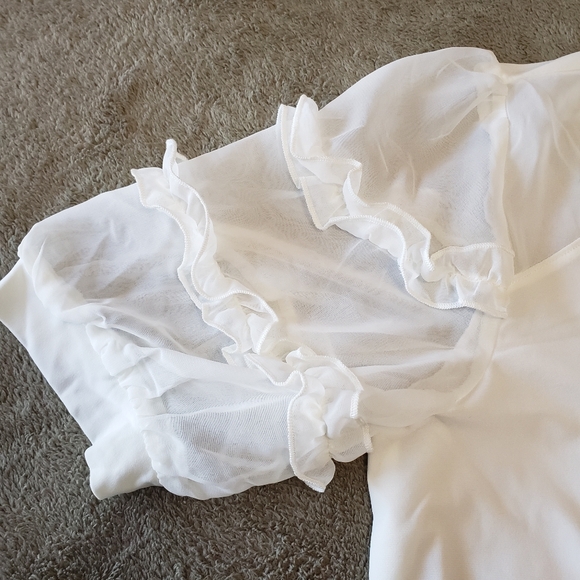 Elie Mccarthy white Top with Ruffle Sleeve and shiny unfunctional buttons Size M - Picture 14 of 16